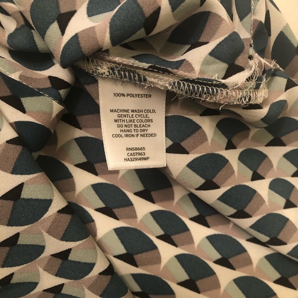 Caslon Sleeveless V-neck Blouse - Picture 4 of 4